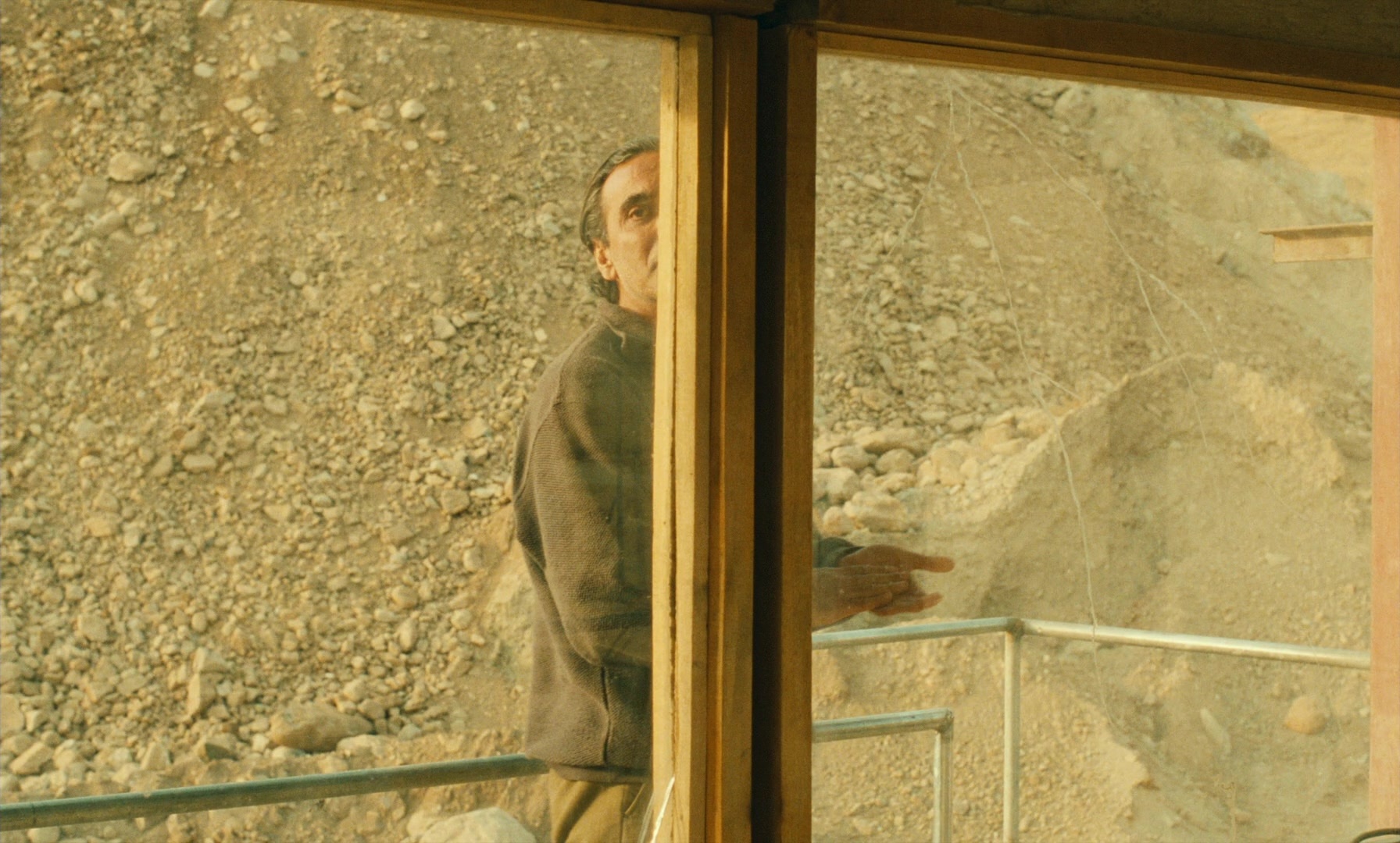 Ta'm e guilass (1997), wide, 1.66:1 — film still