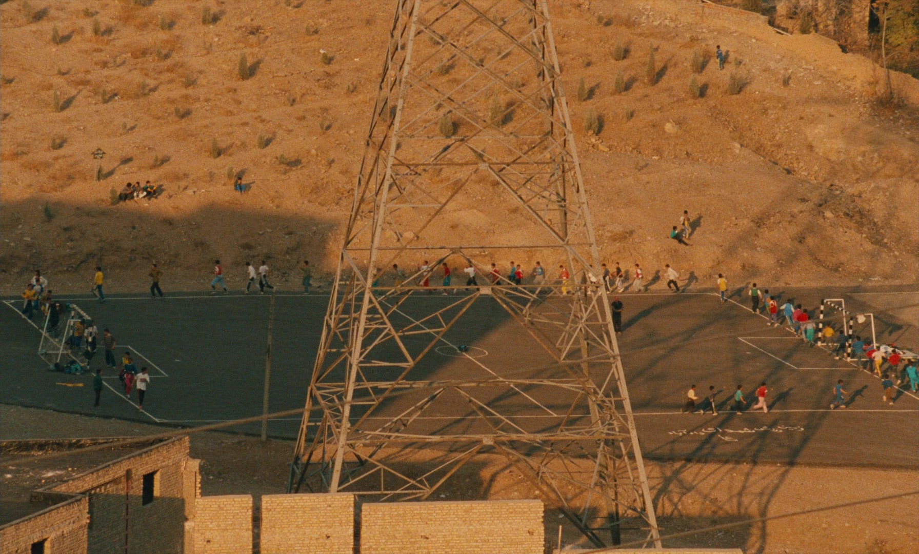 Ta'm e guilass (1997), wide, 1.66:1 — film still