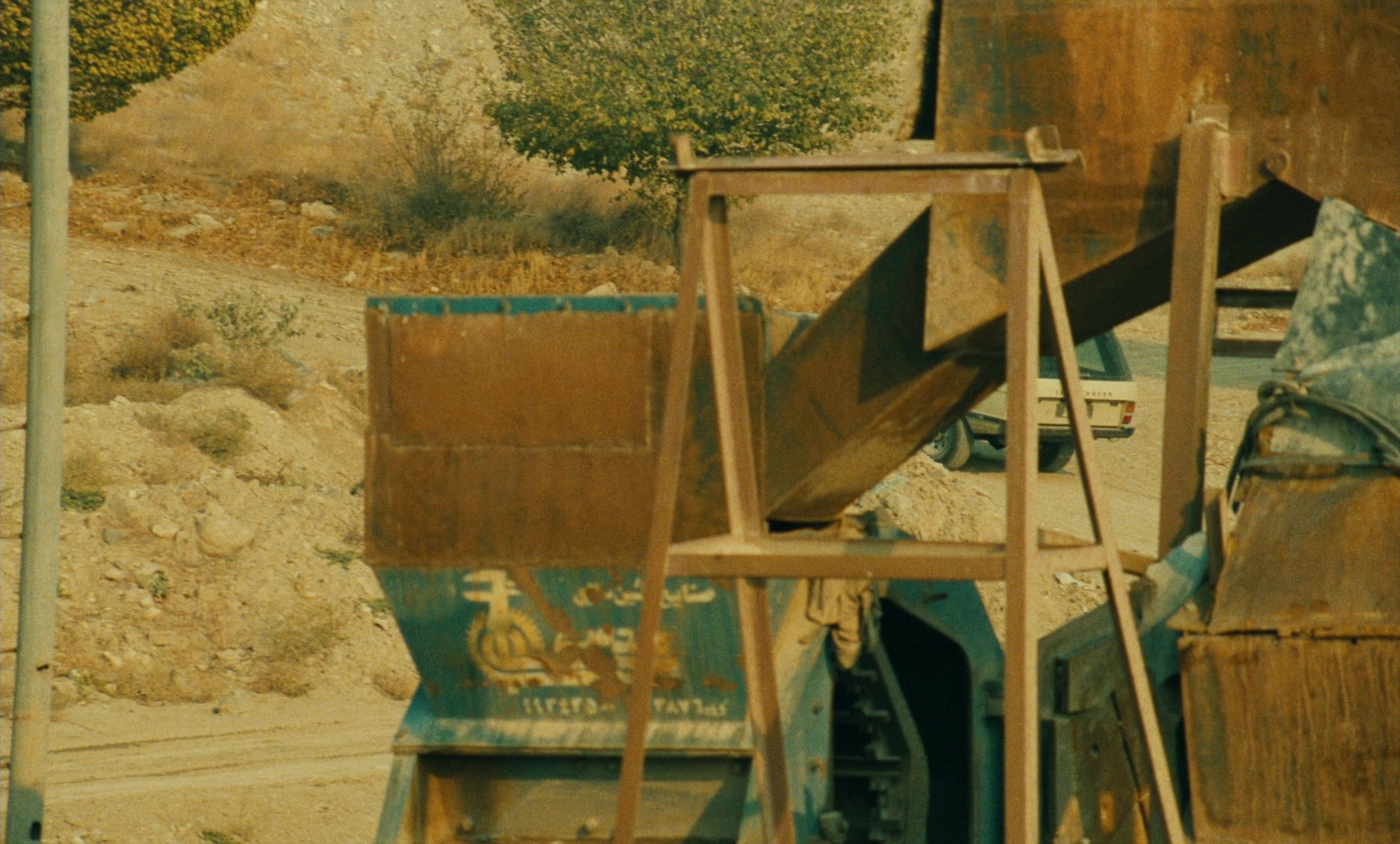 Ta'm e guilass (1997), wide, 1.66:1 — film still