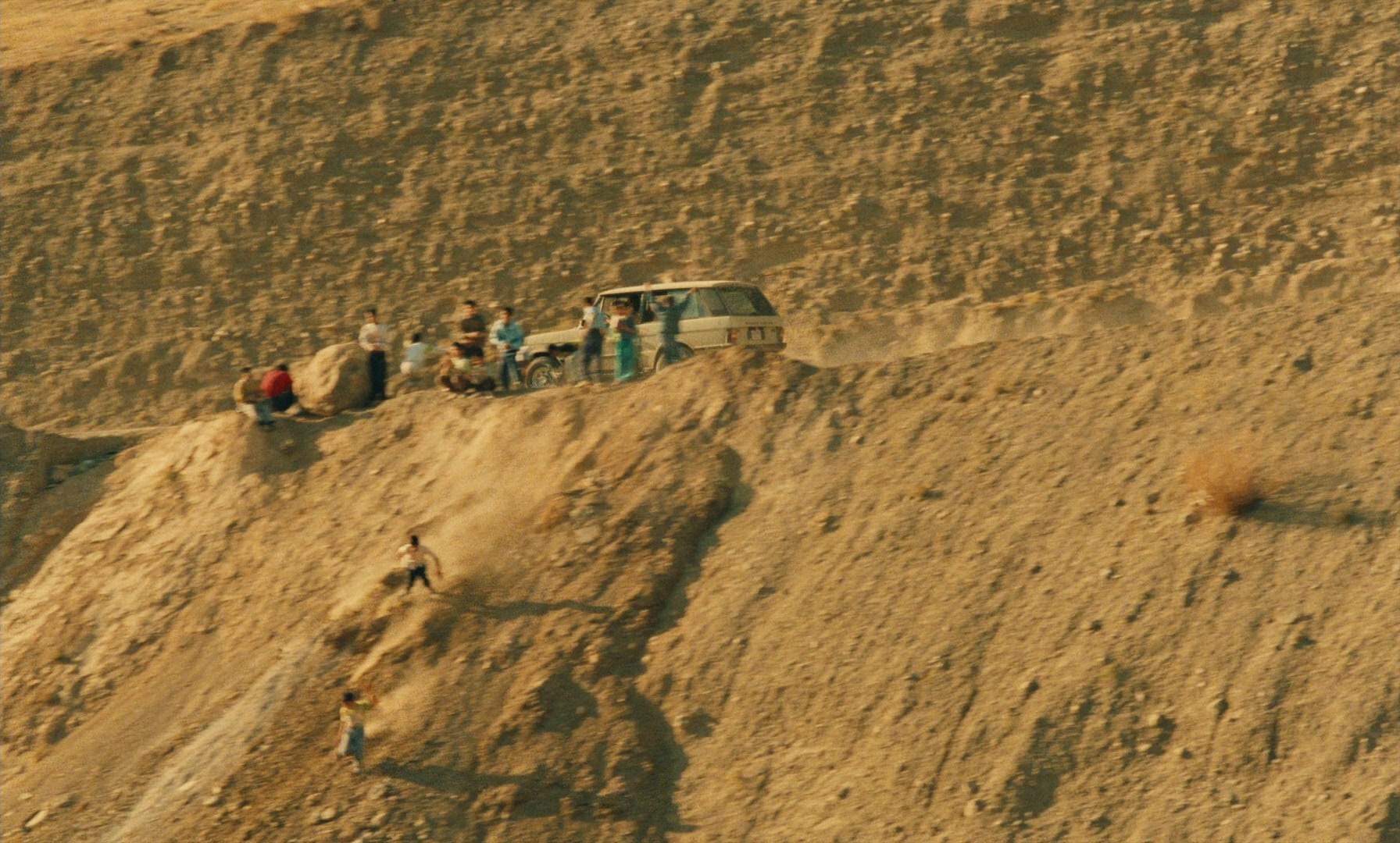 Ta'm e guilass (1997), wide, 1.66:1 — film still