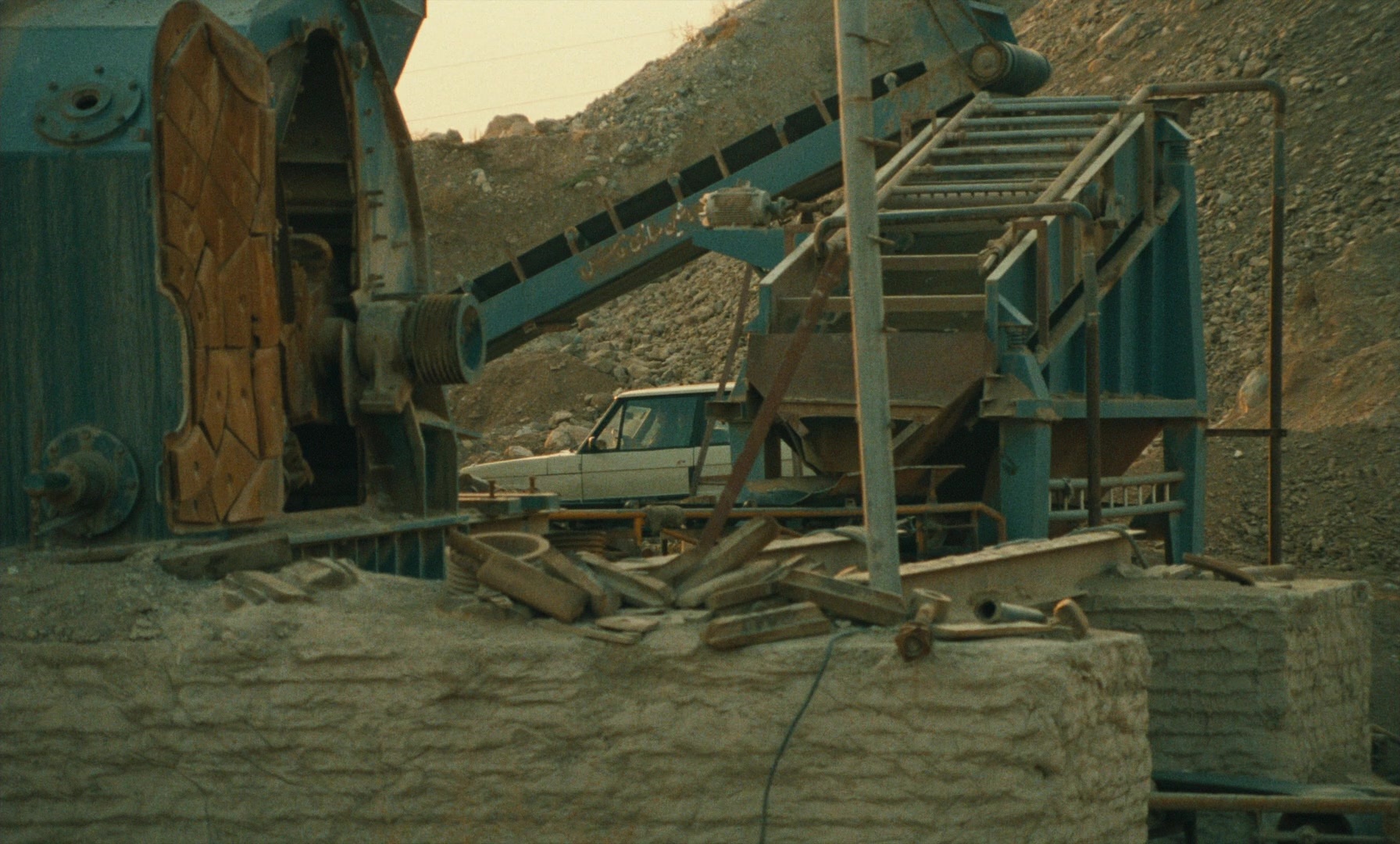 Ta'm e guilass (1997), wide, 1.66:1 — film still