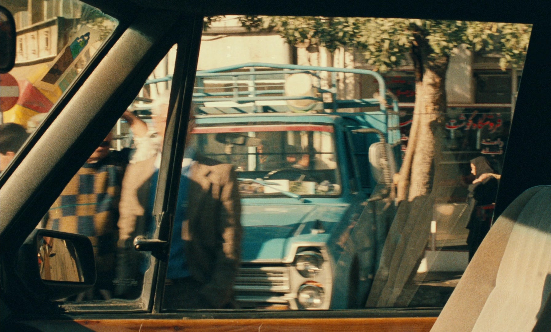 Ta'm e guilass (1997), wide, 1.66:1 — film still