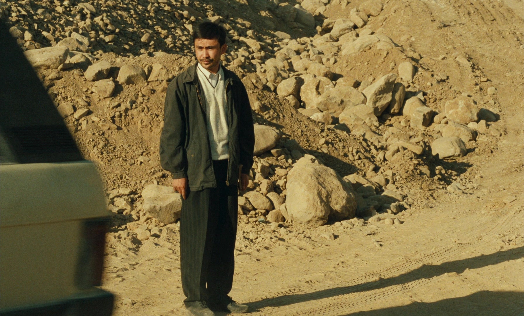 Ta'm e guilass (1997), wide, 1.66:1 — film still