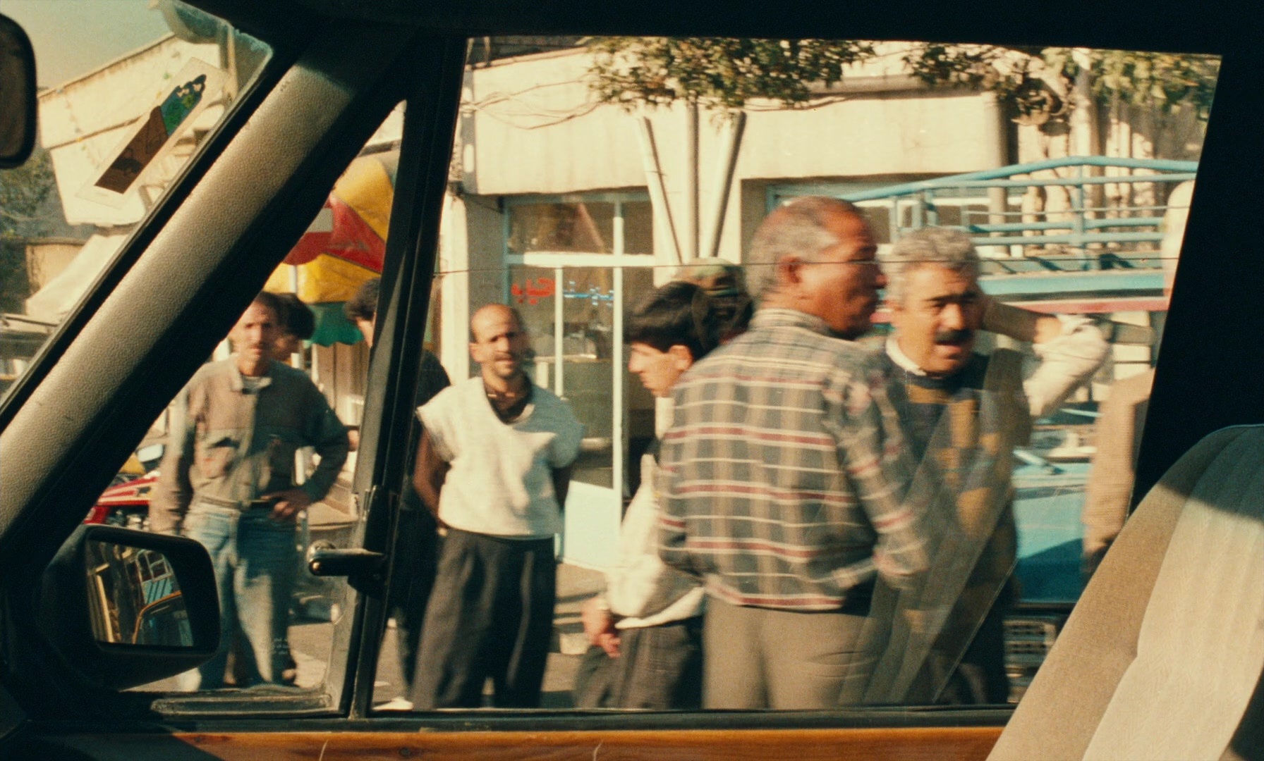 Ta'm e guilass (1997), wide, 1.66:1 — film still