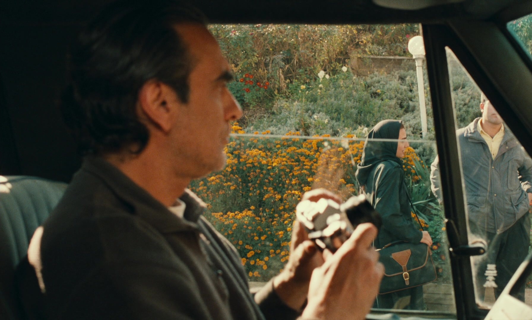 Ta'm e guilass (1997), wide, 1.66:1 — film still