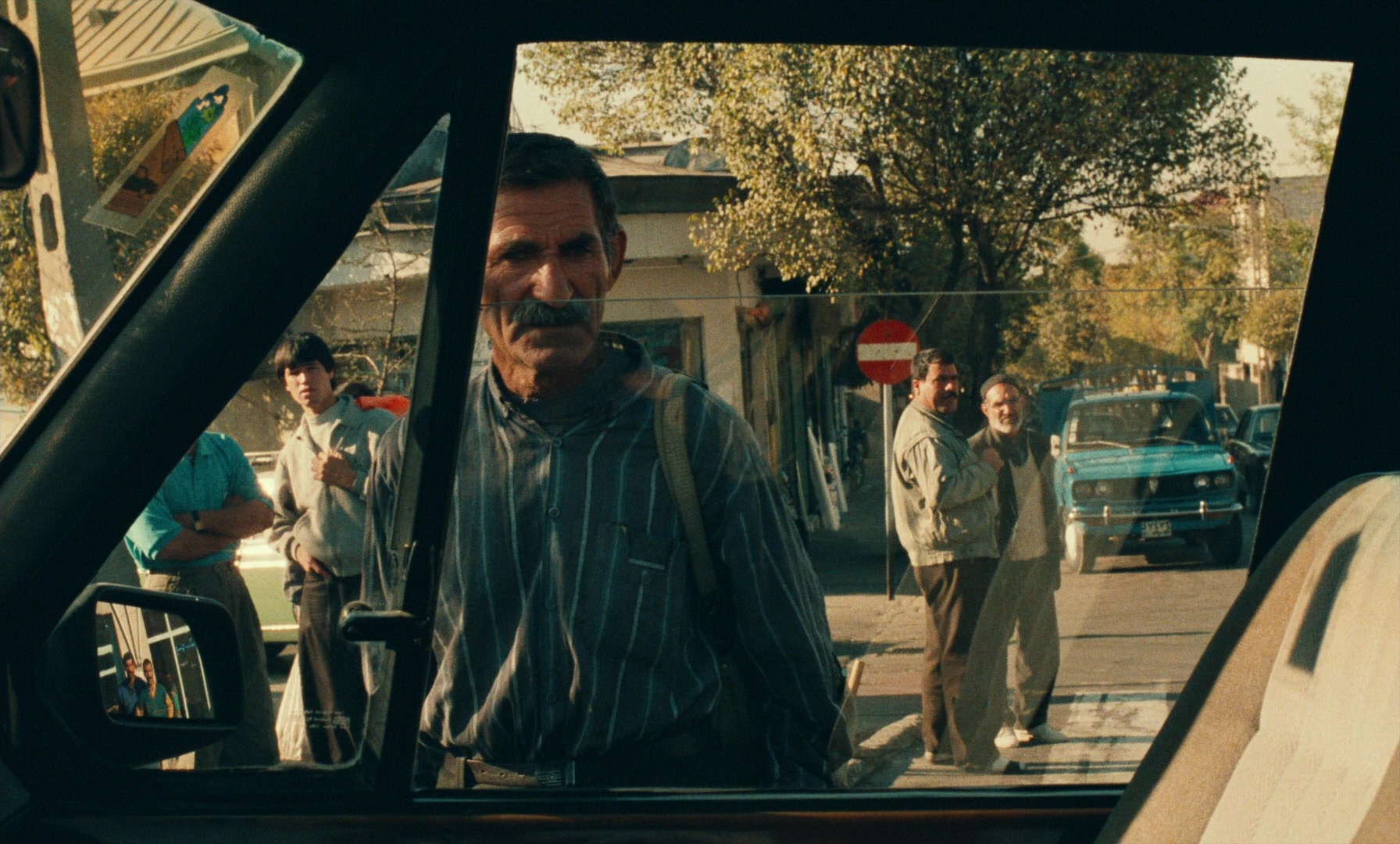 Ta'm e guilass (1997), wide, 1.66:1 — film still