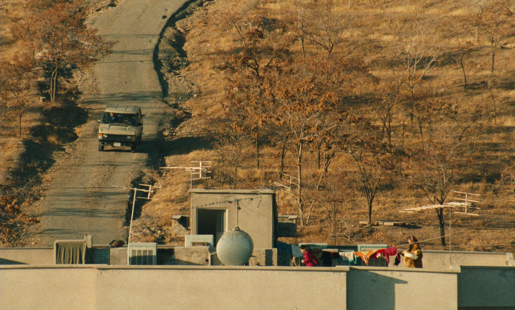 Ta'm e guilass (1997), wide, 1.66:1 — film still