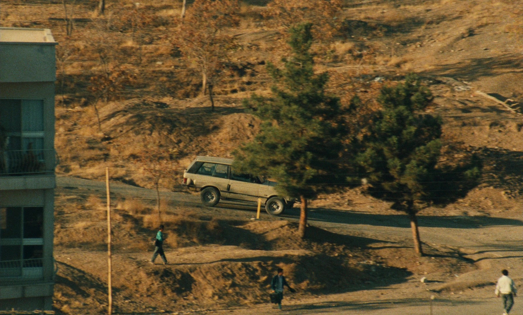 Ta'm e guilass (1997), wide, 1.66:1 — film still