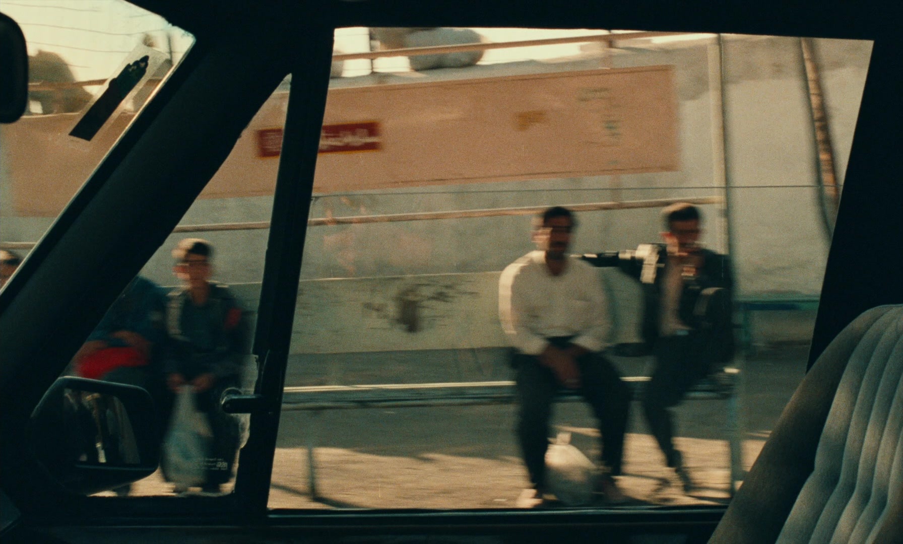 Ta'm e guilass (1997), medium, 1.66:1 — film still