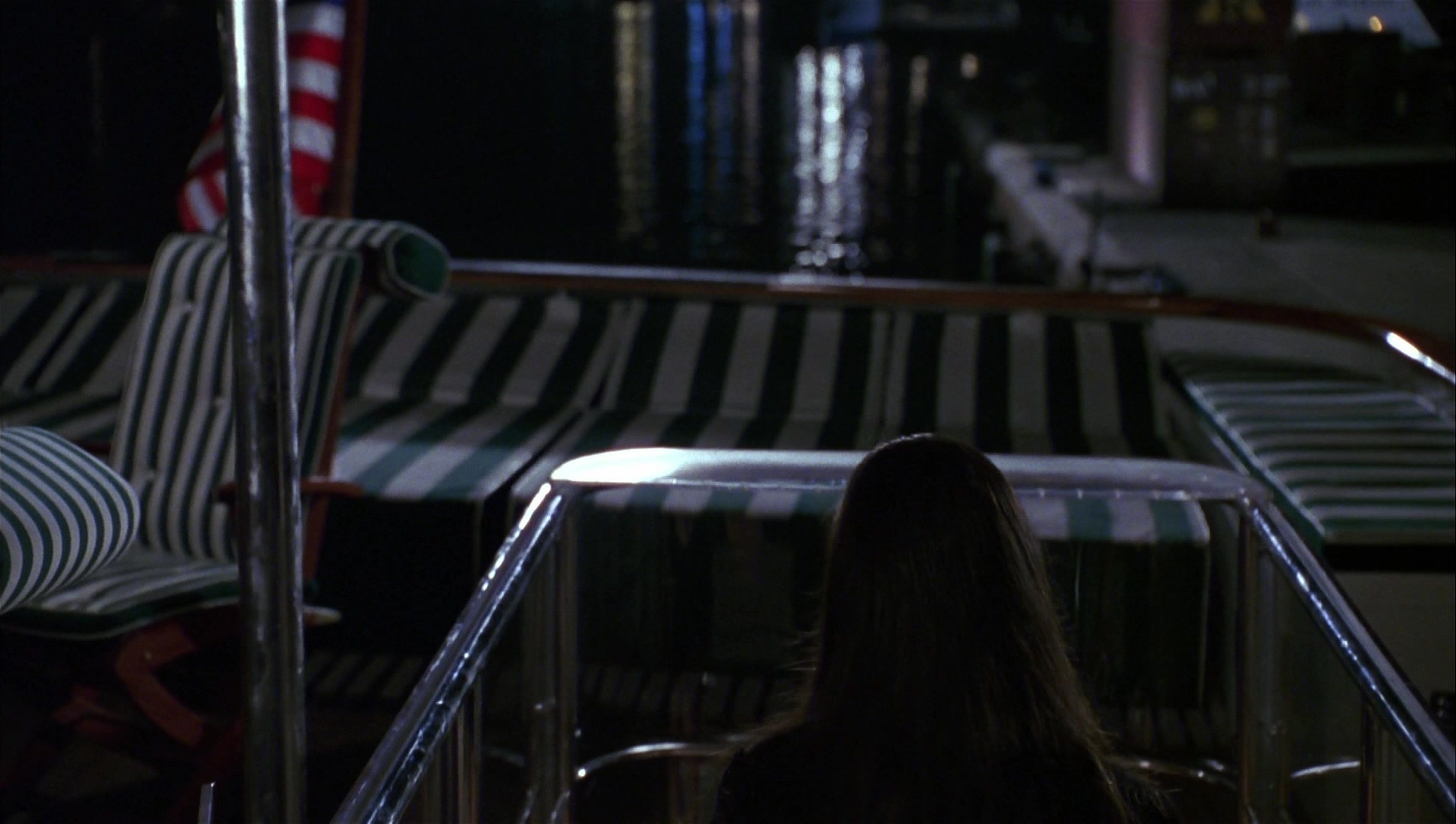 Striptease (1996), wide, 1.77:1 — film still