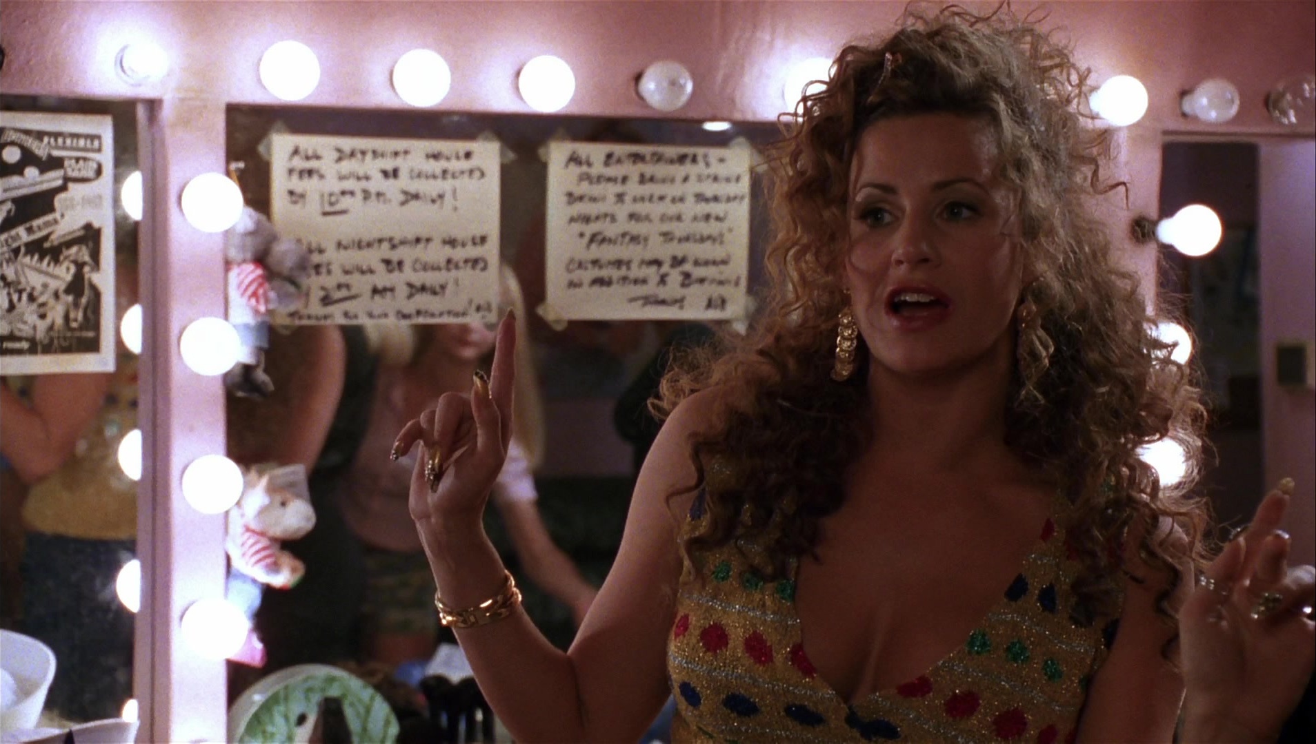 Striptease (1996), wide, 1.77:1 — film still