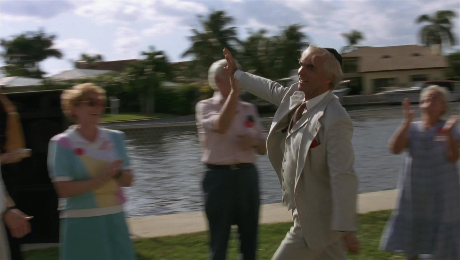 Striptease (1996), wide, 1.77:1 — film still