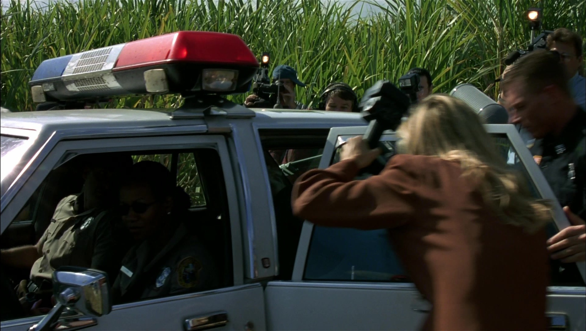 Striptease (1996), wide, 1.77:1 — film still