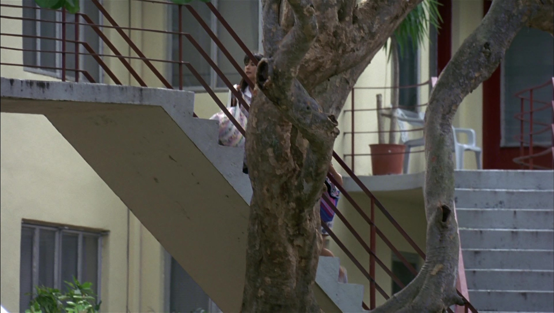 Striptease (1996), wide, 1.77:1 — film still