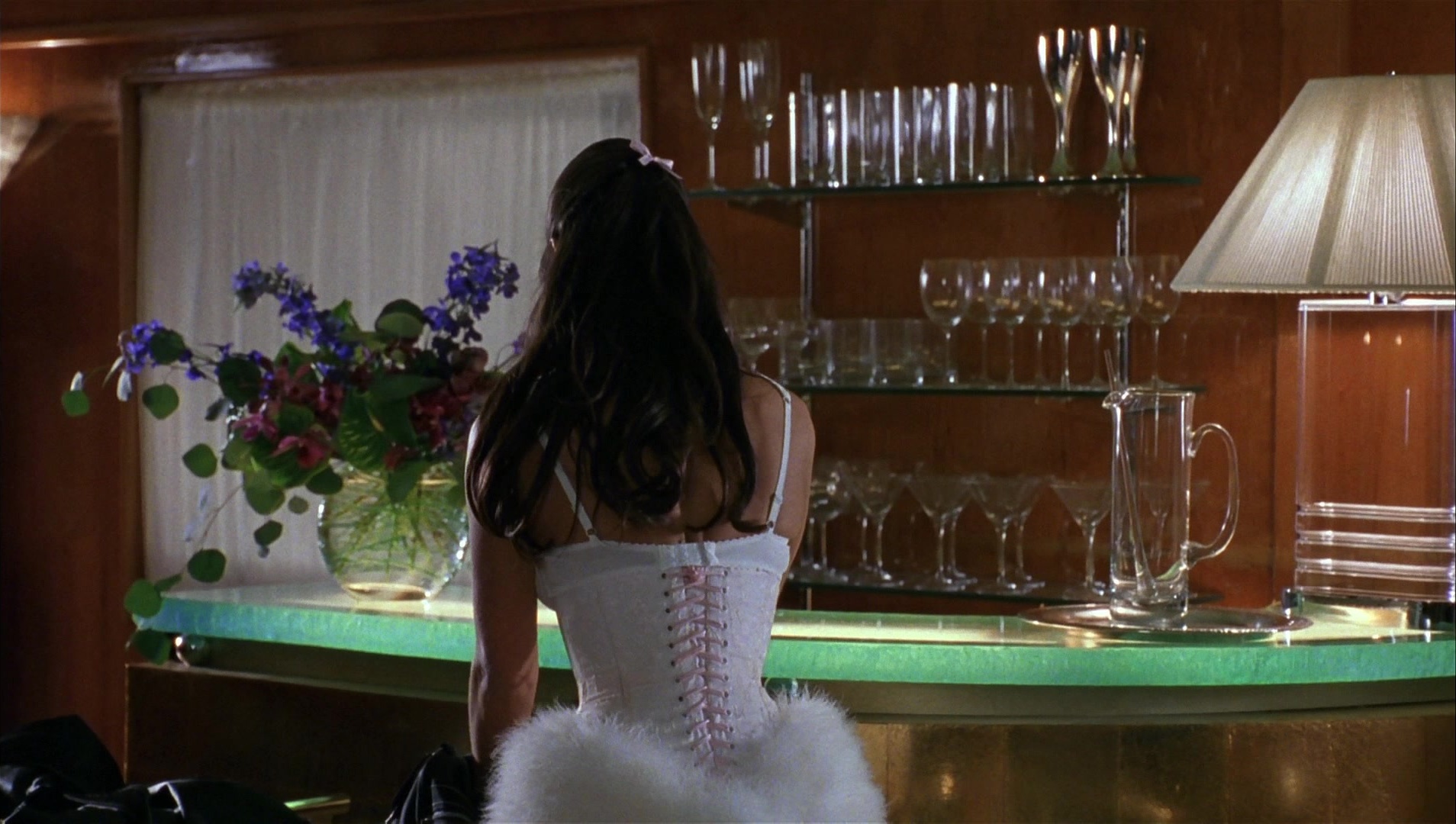 Striptease (1996), wide, 1.77:1 — film still