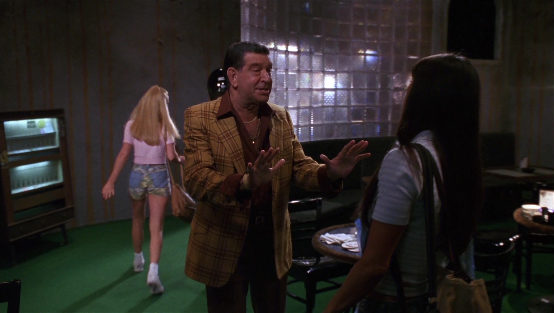 Striptease (1996), wide, 1.77:1 — film still