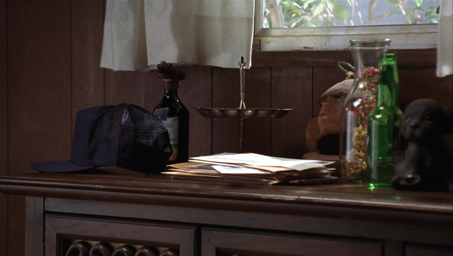 Striptease (1996), wide, 1.77:1 — film still