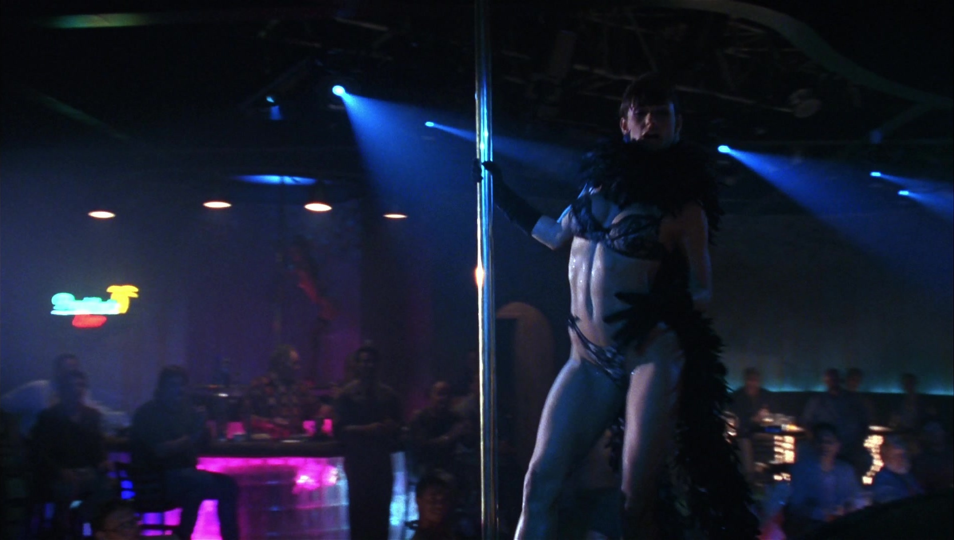 Striptease (1996), wide, 1.77:1 — film still
