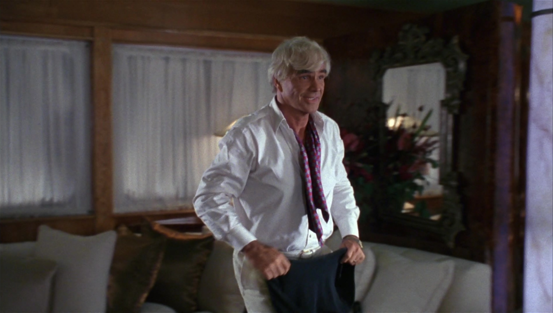 Striptease (1996), wide, 1.77:1 — film still