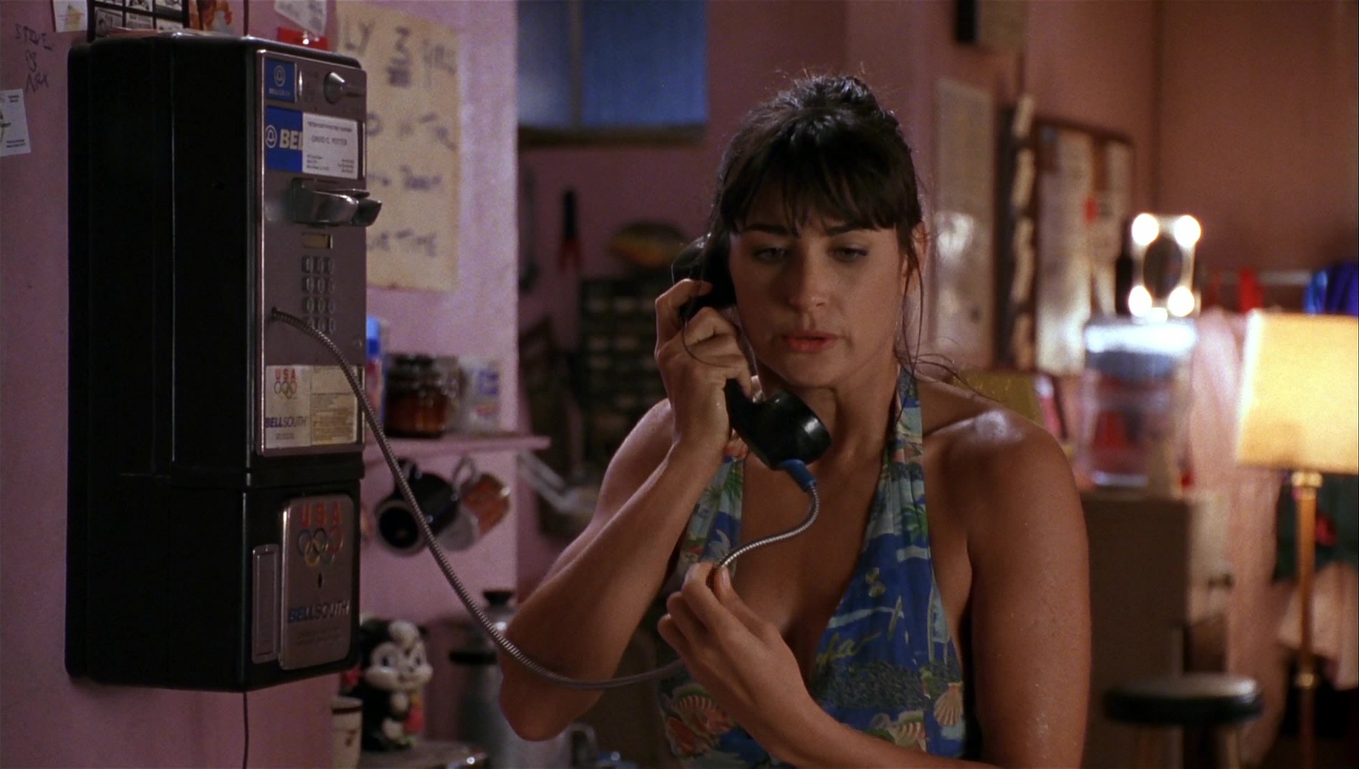 Striptease (1996), wide, 1.77:1 — film still
