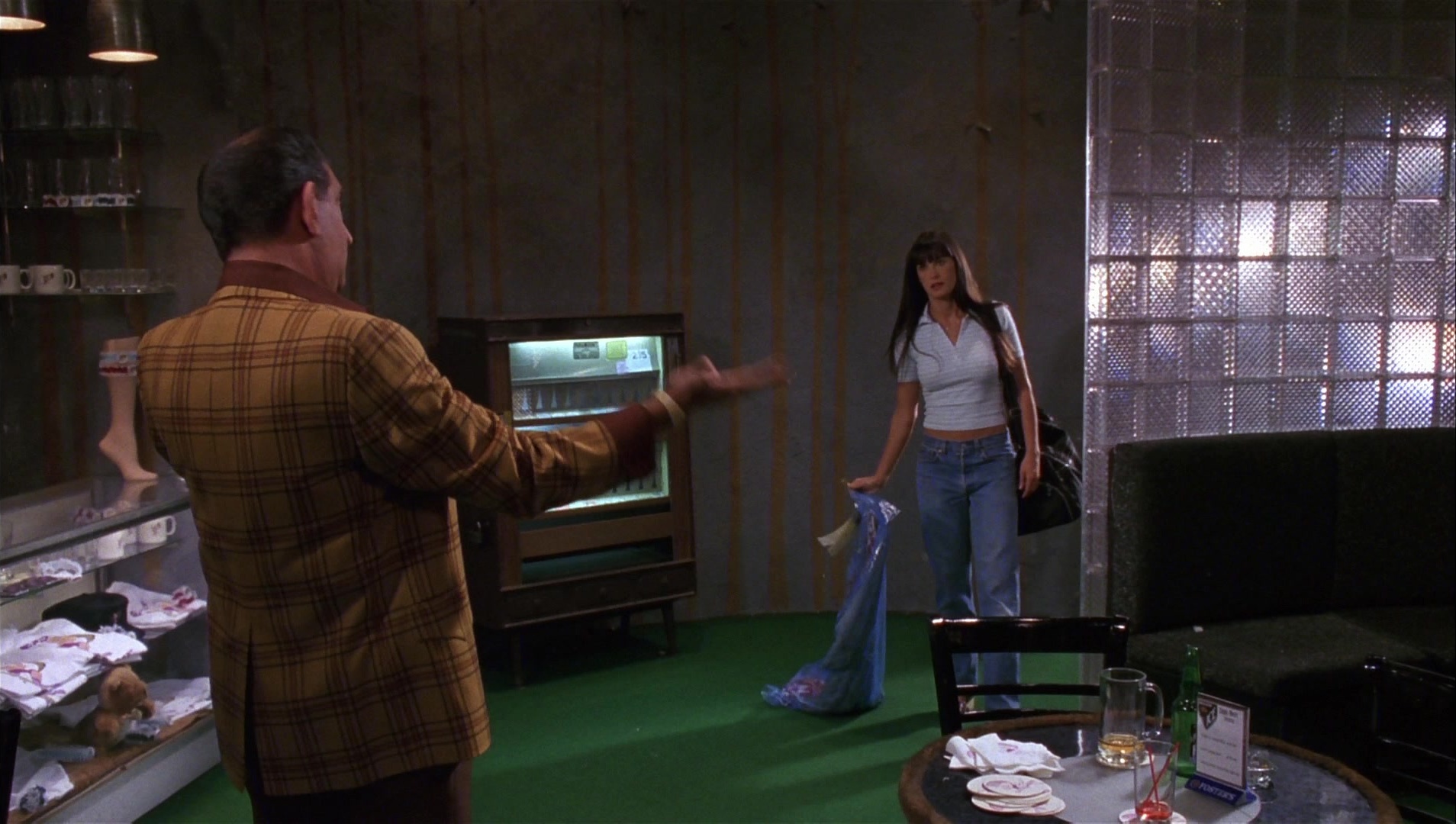 Striptease (1996), wide, 1.77:1 — film still