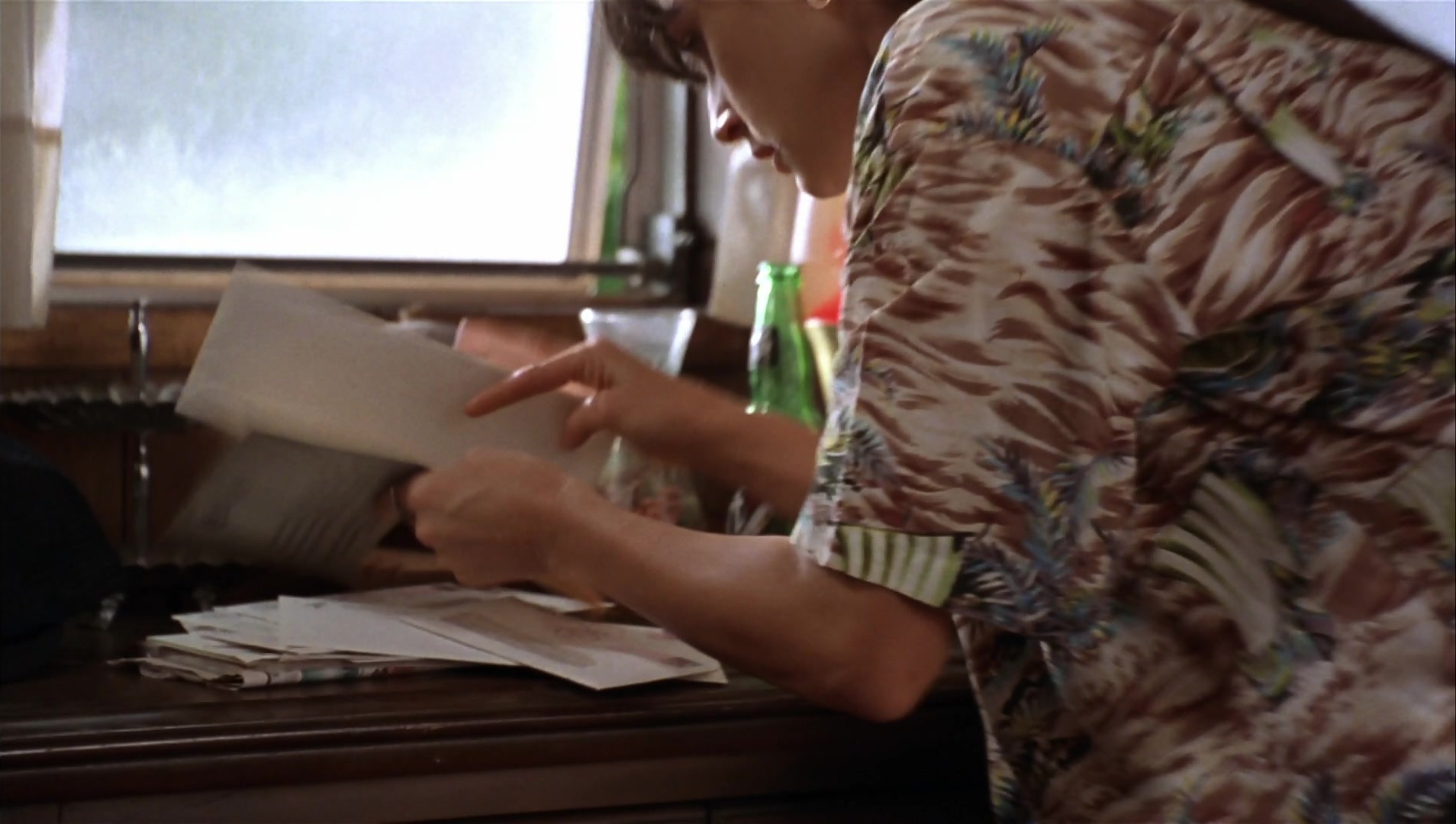 Striptease (1996), wide, 1.77:1 — film still