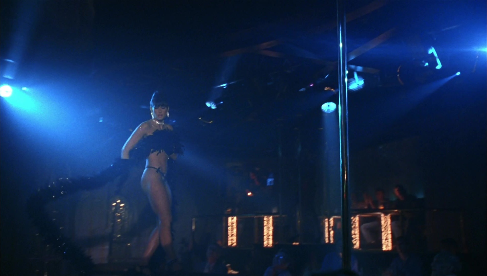 Striptease (1996), wide, 1.77:1 — film still