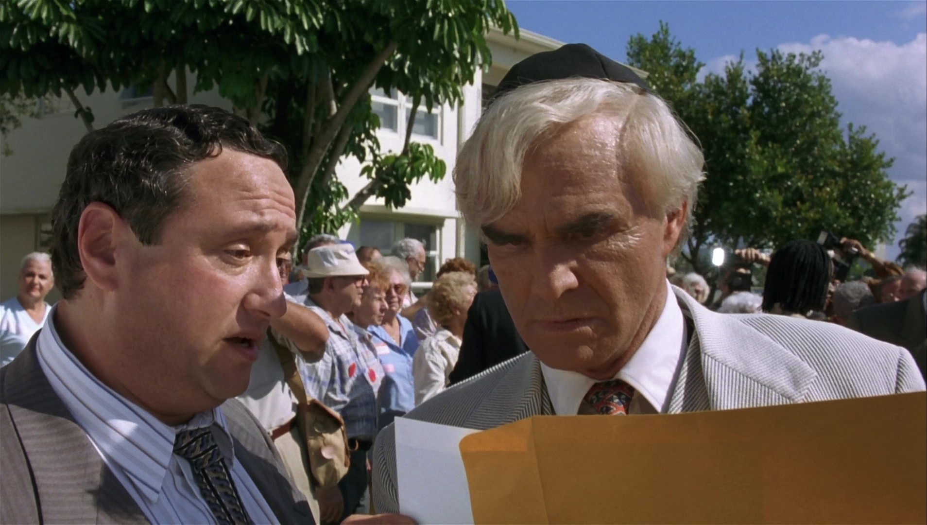 Striptease (1996), wide, 1.77:1 — film still