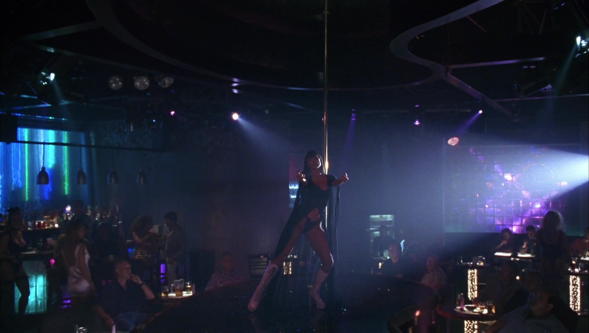 Striptease (1996), wide, 1.77:1 — film still