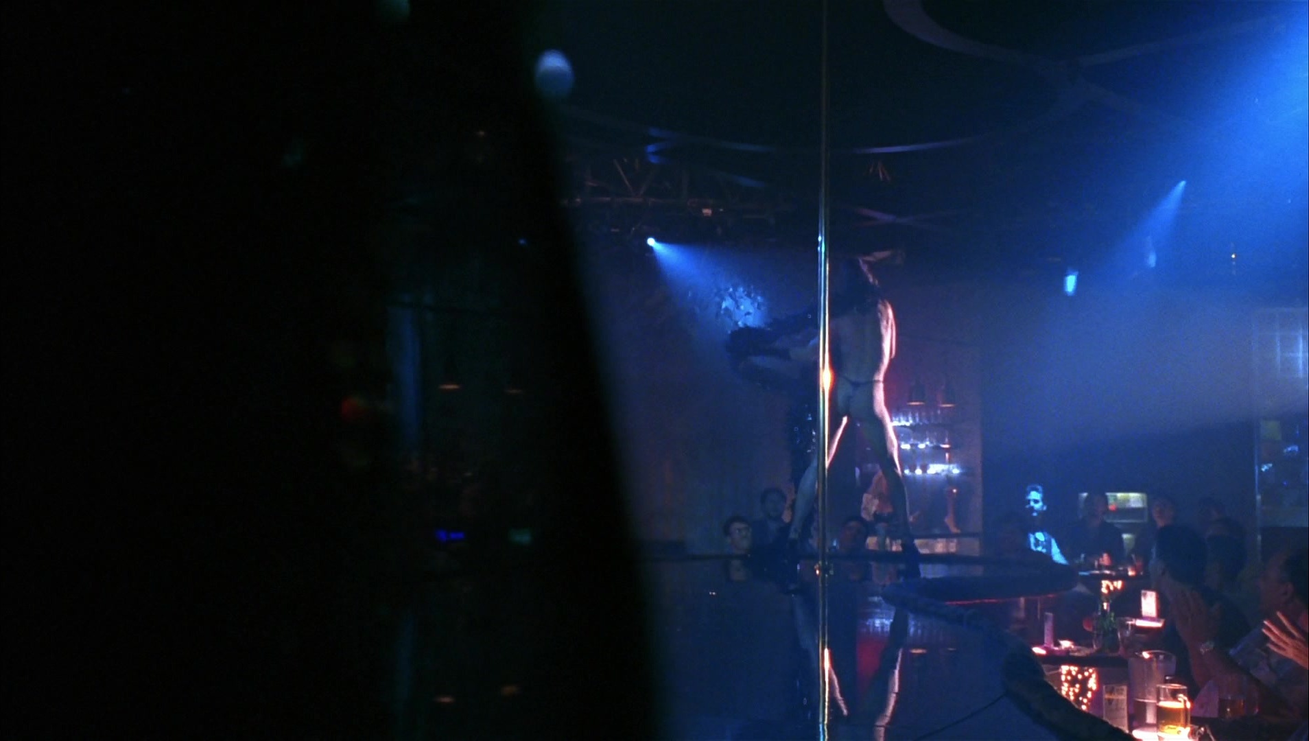 Striptease (1996), wide, 1.77:1 — film still