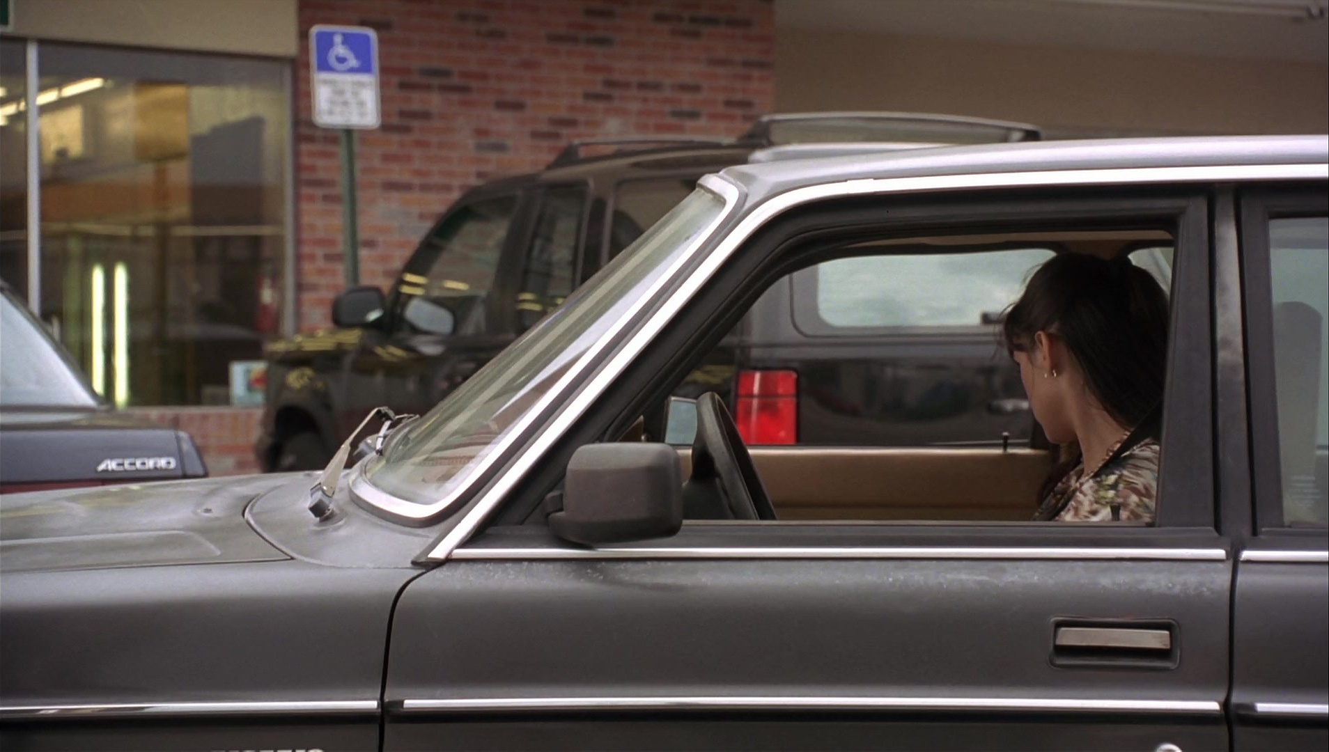 Striptease (1996), wide, 1.77:1 — film still