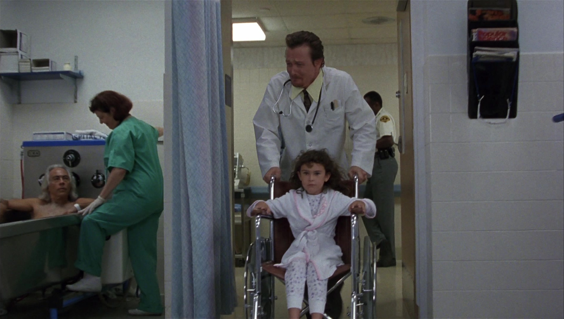 Striptease (1996), wide, 1.77:1 — film still