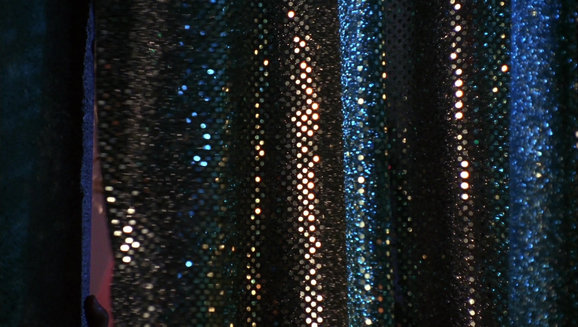 Striptease (1996), wide, 1.77:1 — film still