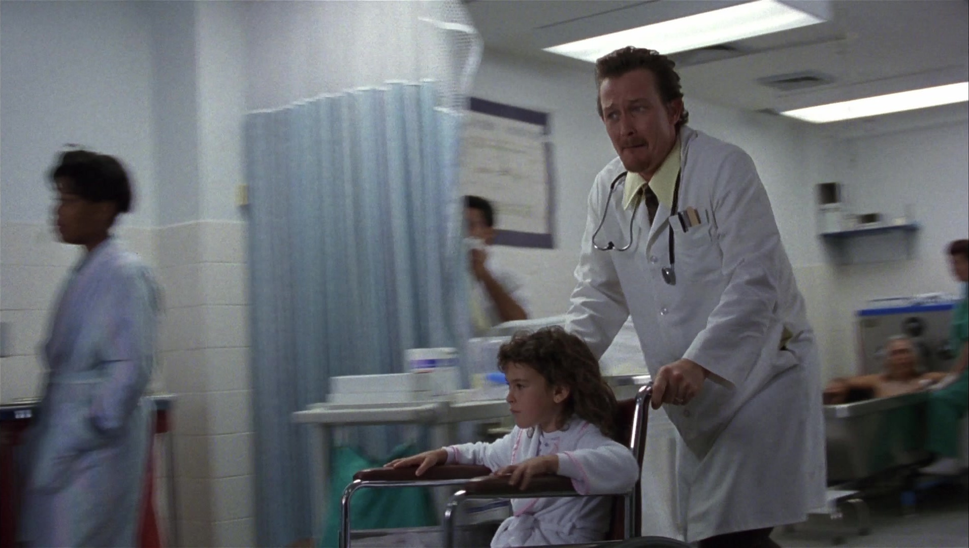 Striptease (1996), wide, 1.77:1 — film still