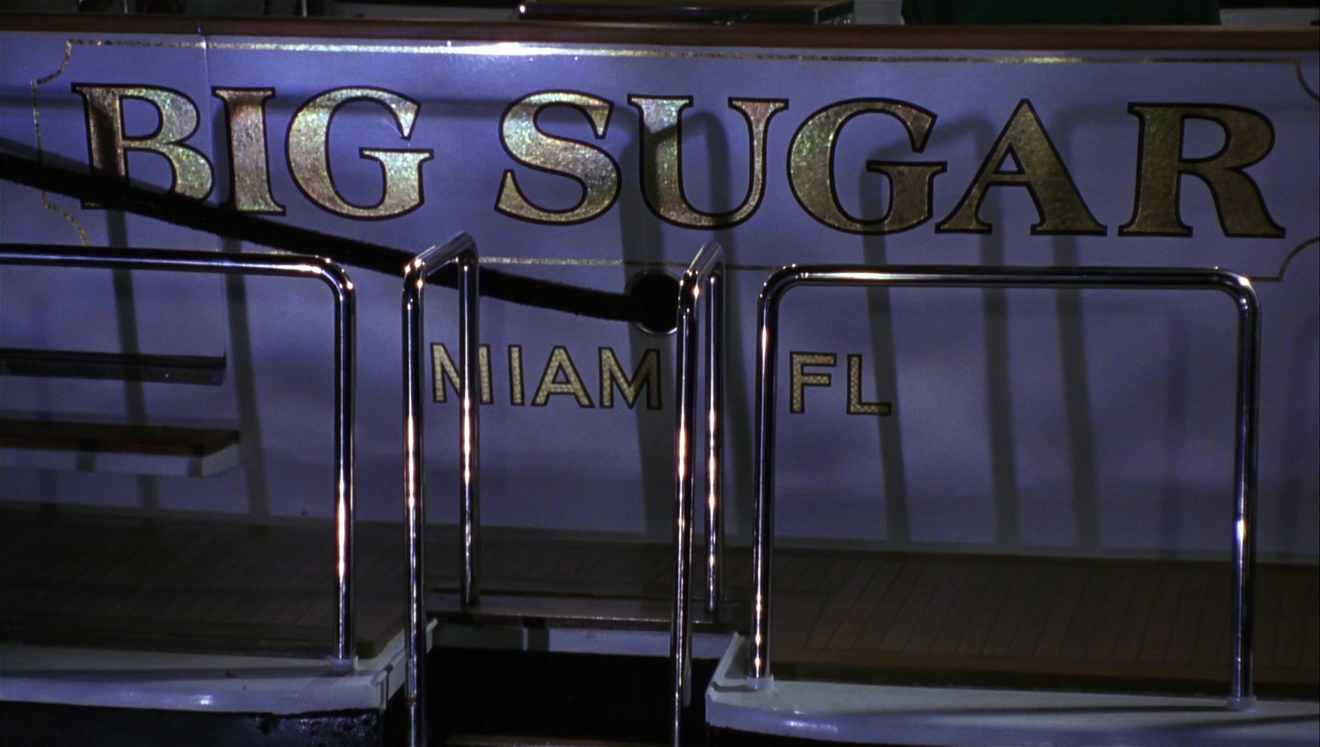 Striptease (1996), wide, 1.77:1 — film still