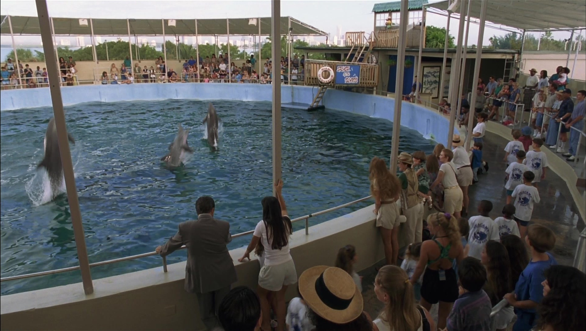 Striptease (1996), wide, 1.77:1 — film still