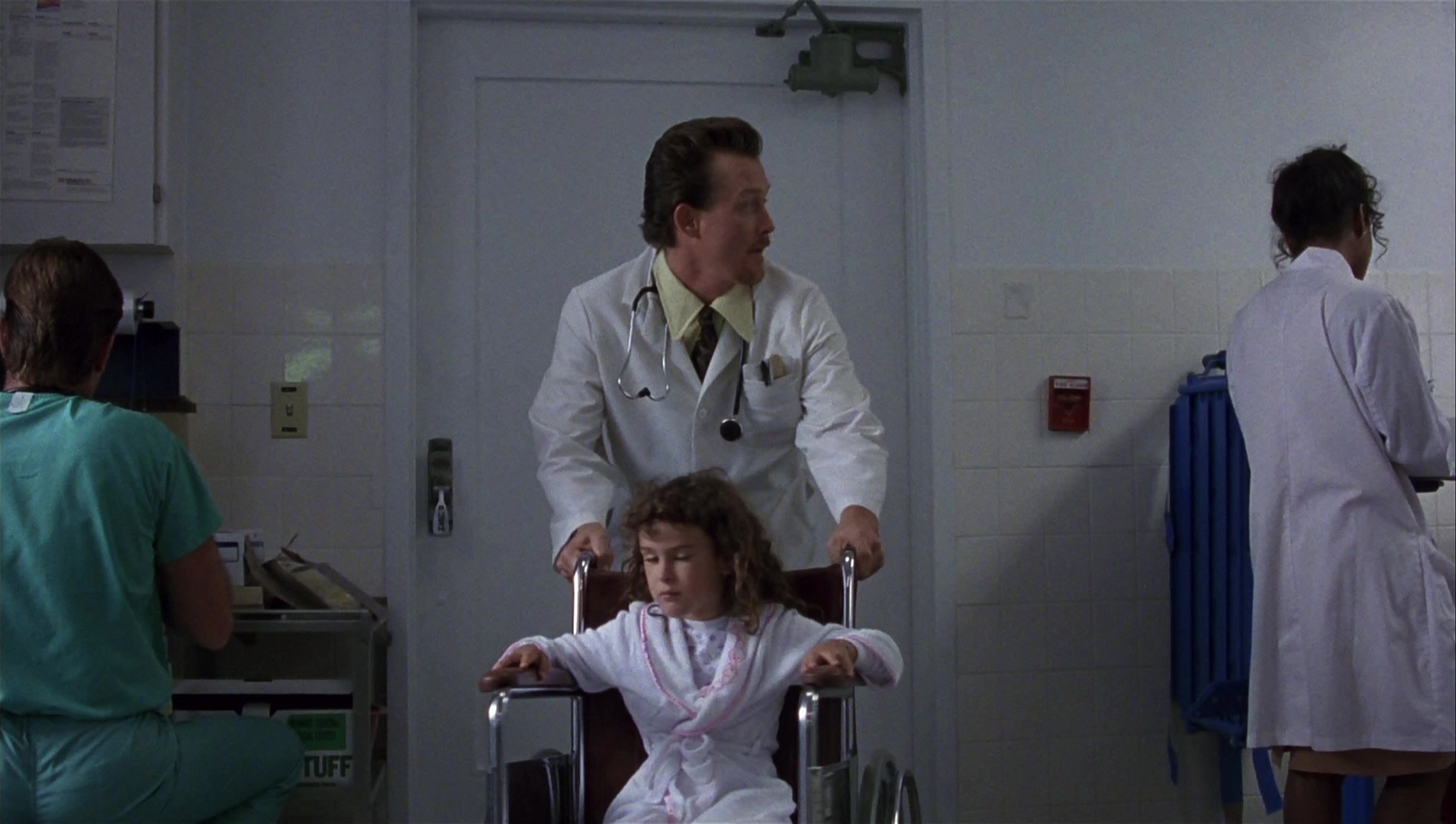 Striptease (1996), wide, 1.77:1 — film still