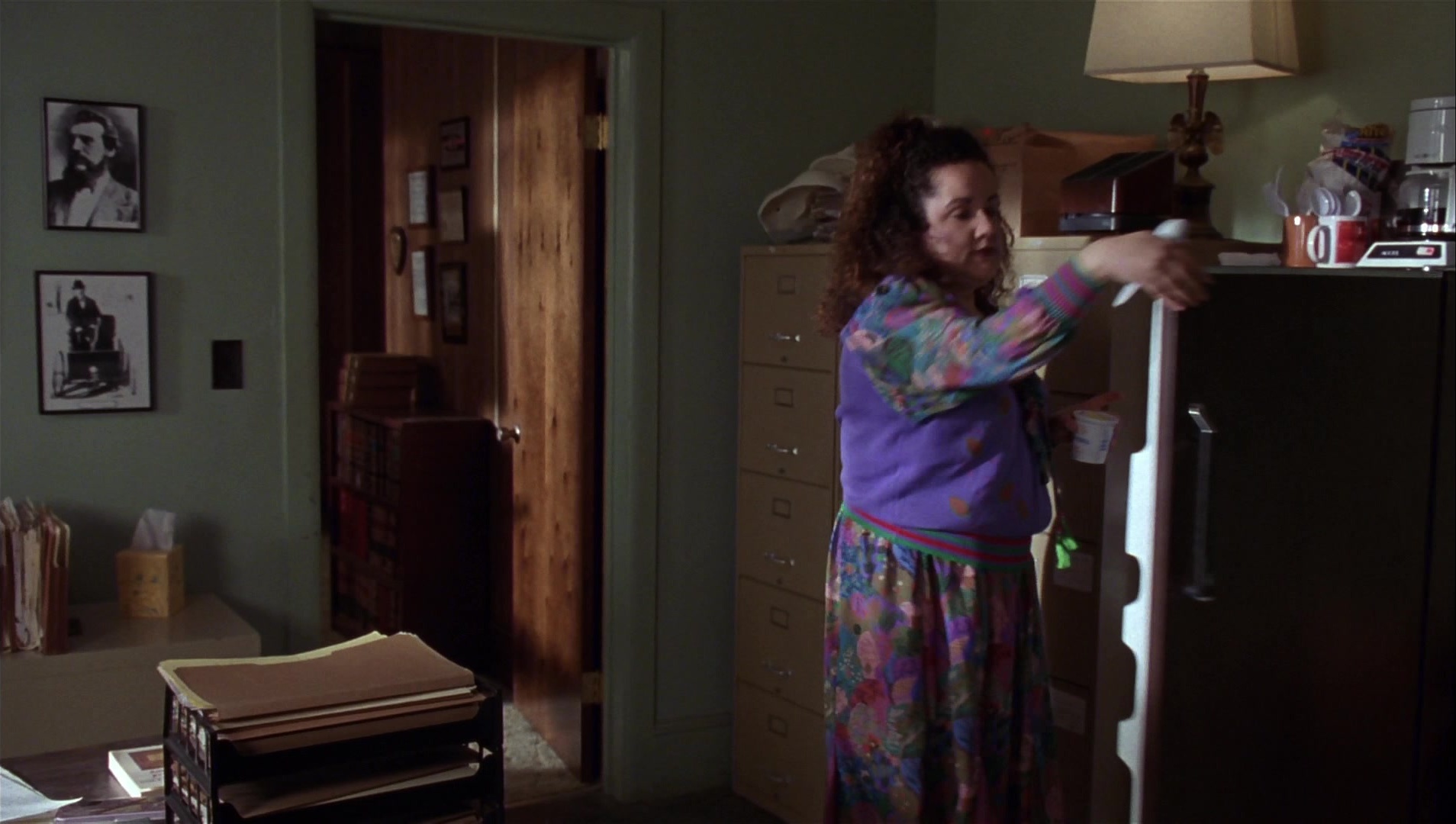 Striptease (1996), wide, 1.77:1 — film still
