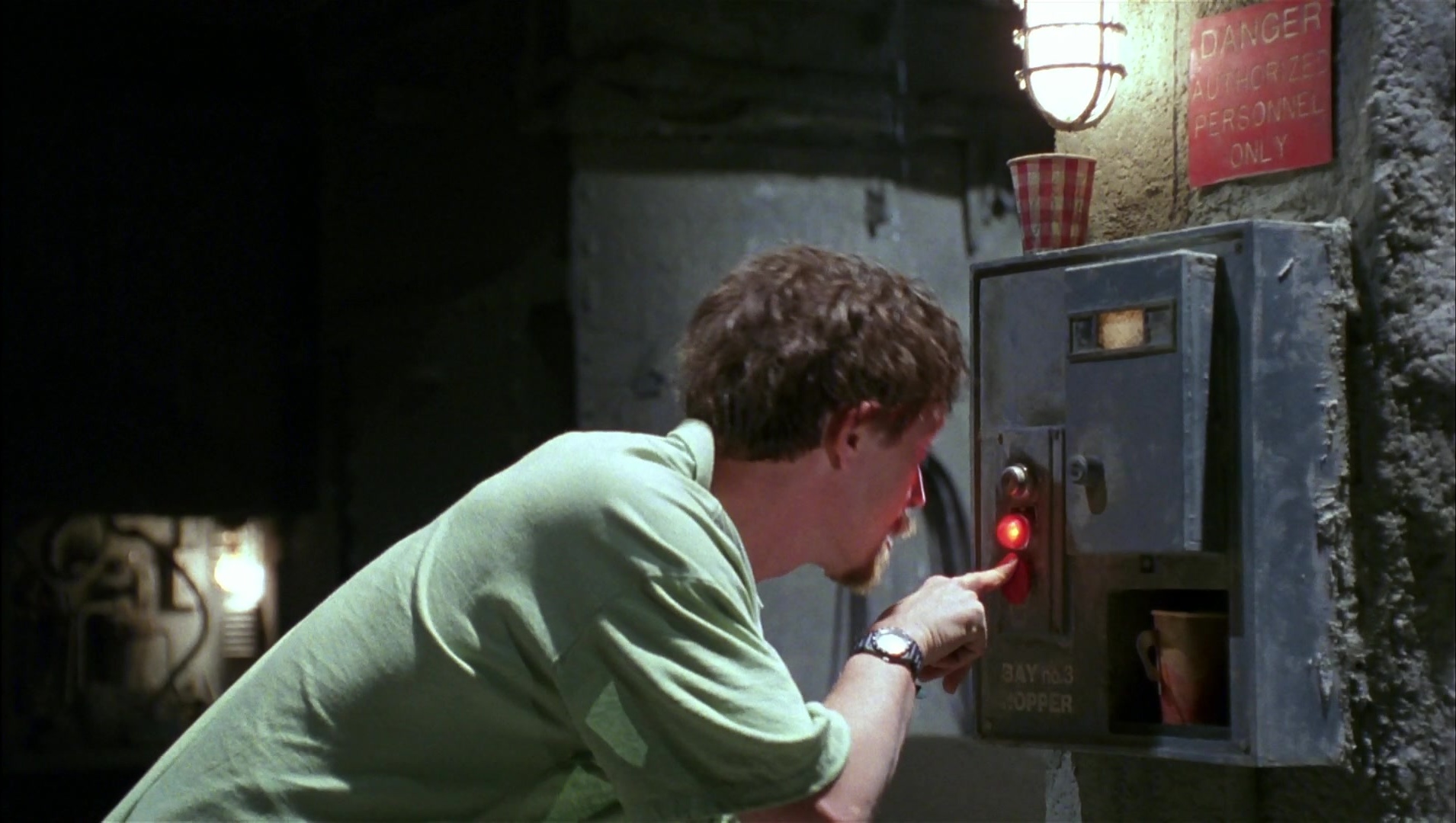 Striptease (1996), wide, 1.77:1 — film still