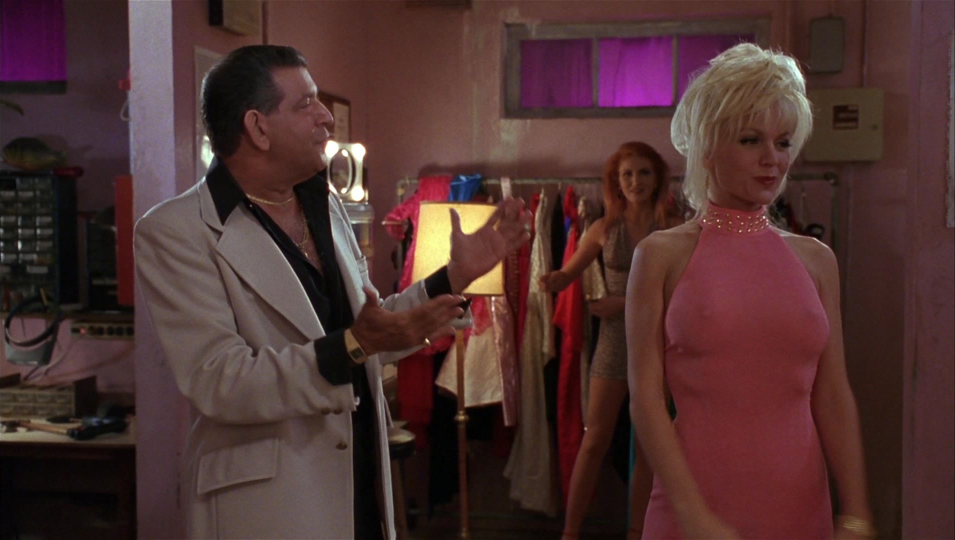 Striptease (1996), wide, 1.77:1 — film still