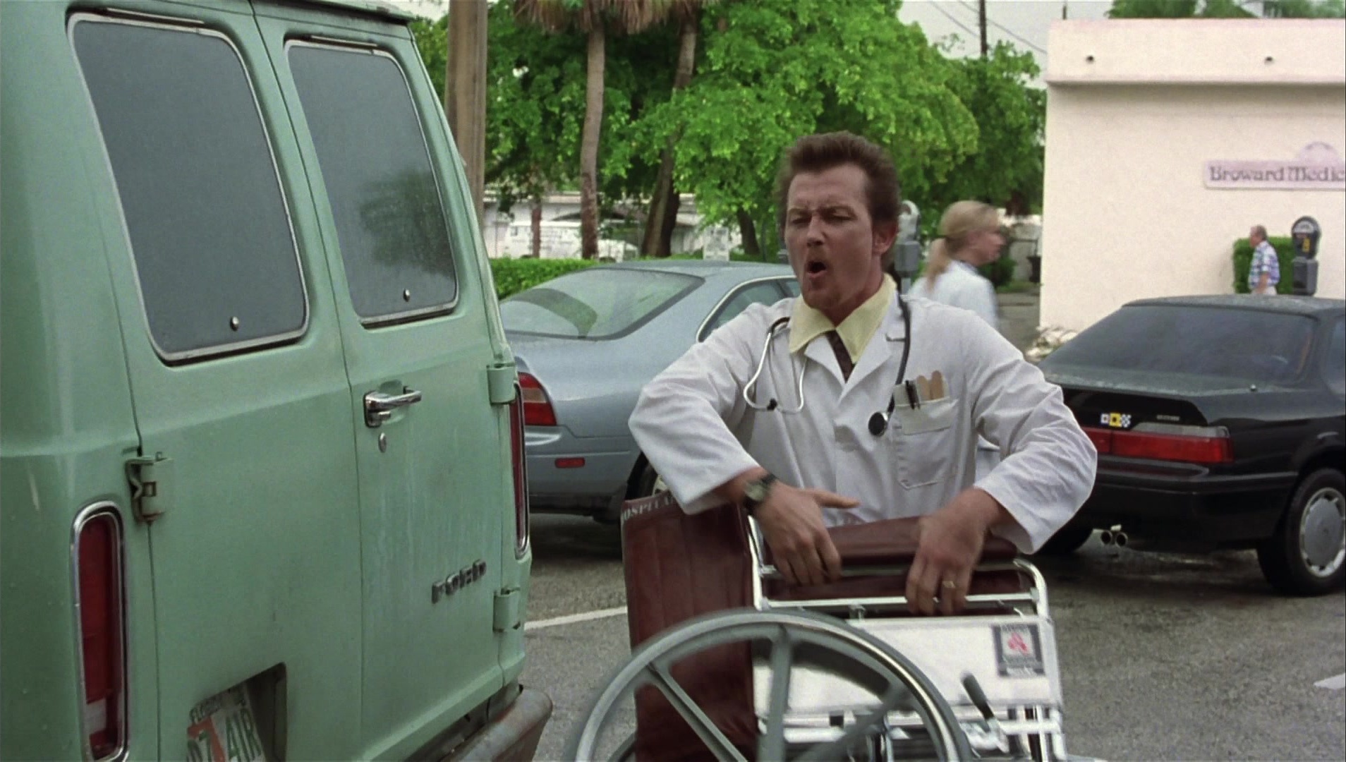 Striptease (1996), wide, 1.77:1 — film still