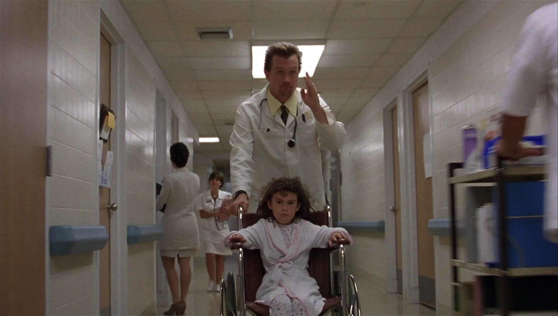 Striptease (1996), wide, 1.77:1 — film still