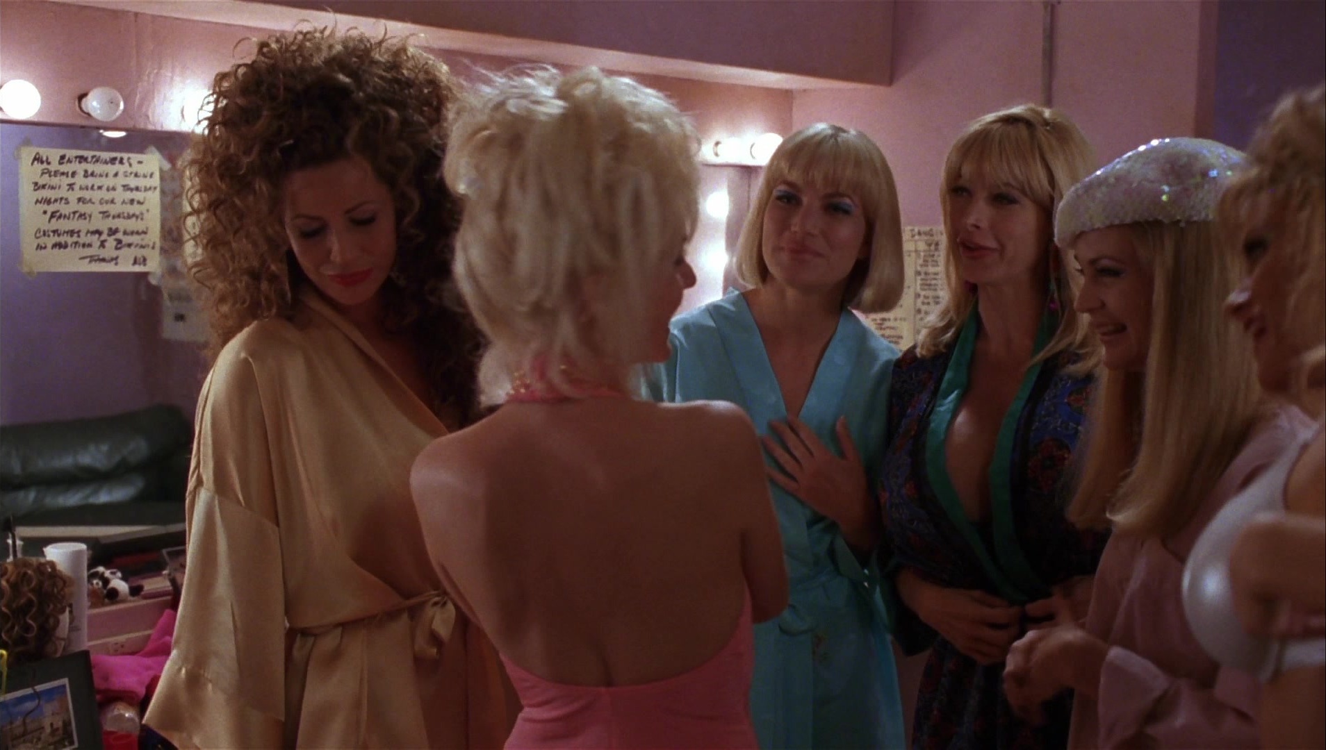Striptease (1996), wide, 1.77:1 — film still
