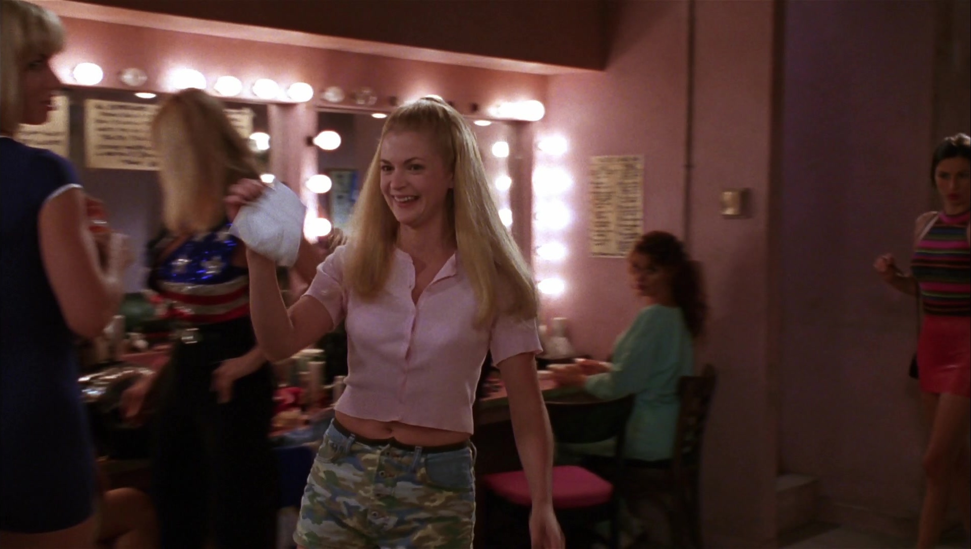 Striptease (1996), wide, 1.77:1 — film still