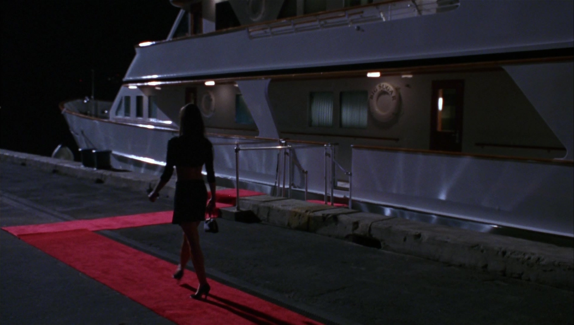 Striptease (1996), wide, 1.77:1 — film still