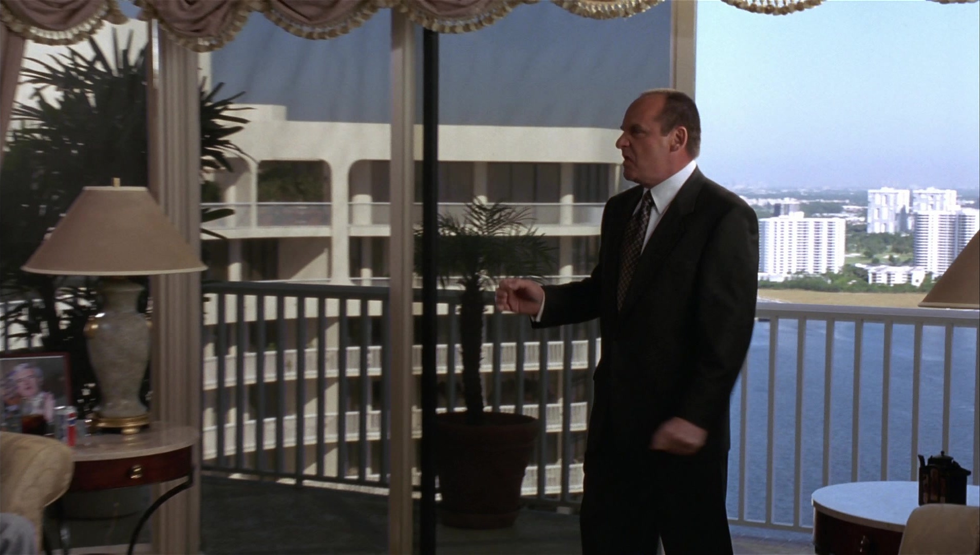 Striptease (1996), wide, 1.77:1 — film still