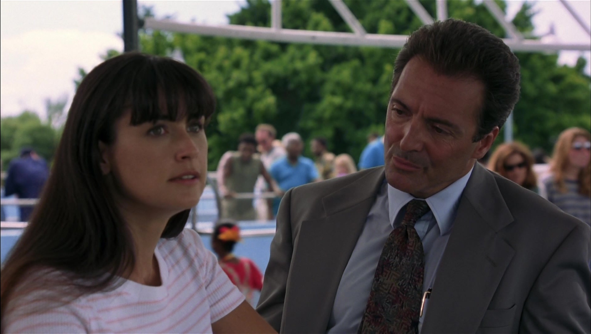 Striptease (1996), wide, 1.77:1 — film still