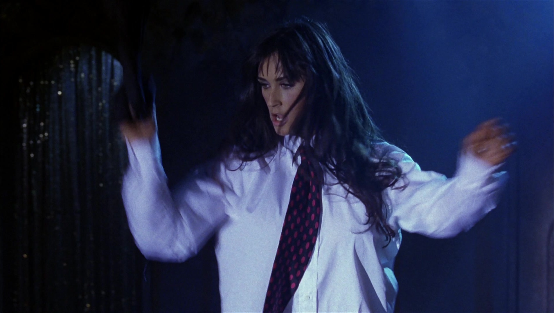 Striptease (1996), wide, 1.77:1 — film still