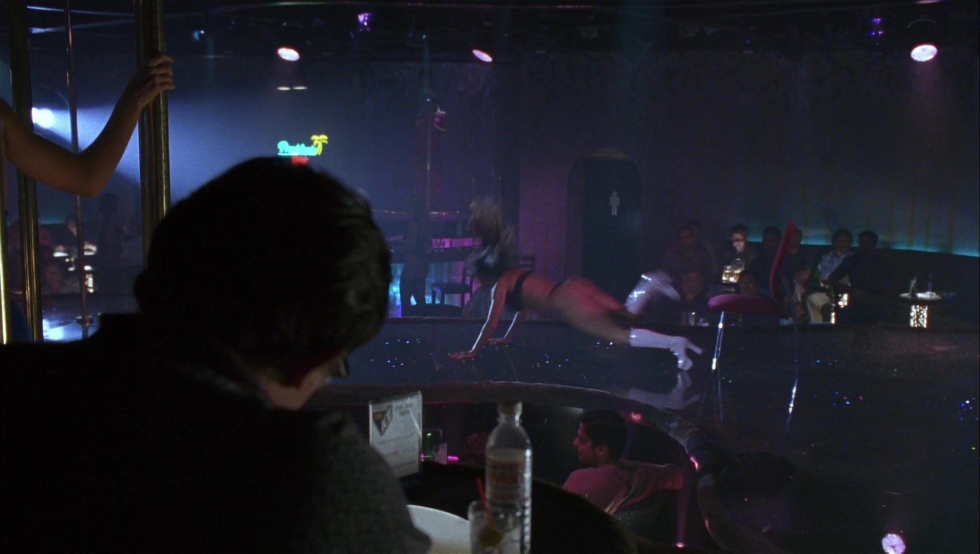 Striptease (1996), wide, 1.77:1 — film still