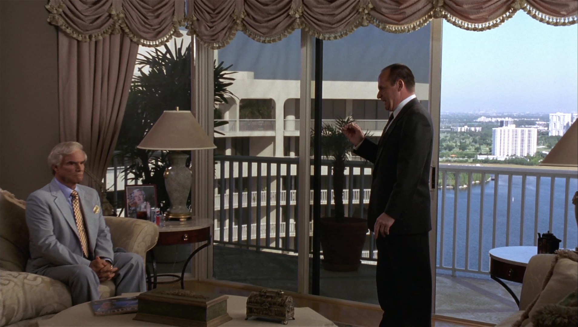 Striptease (1996), wide, 1.77:1 — film still